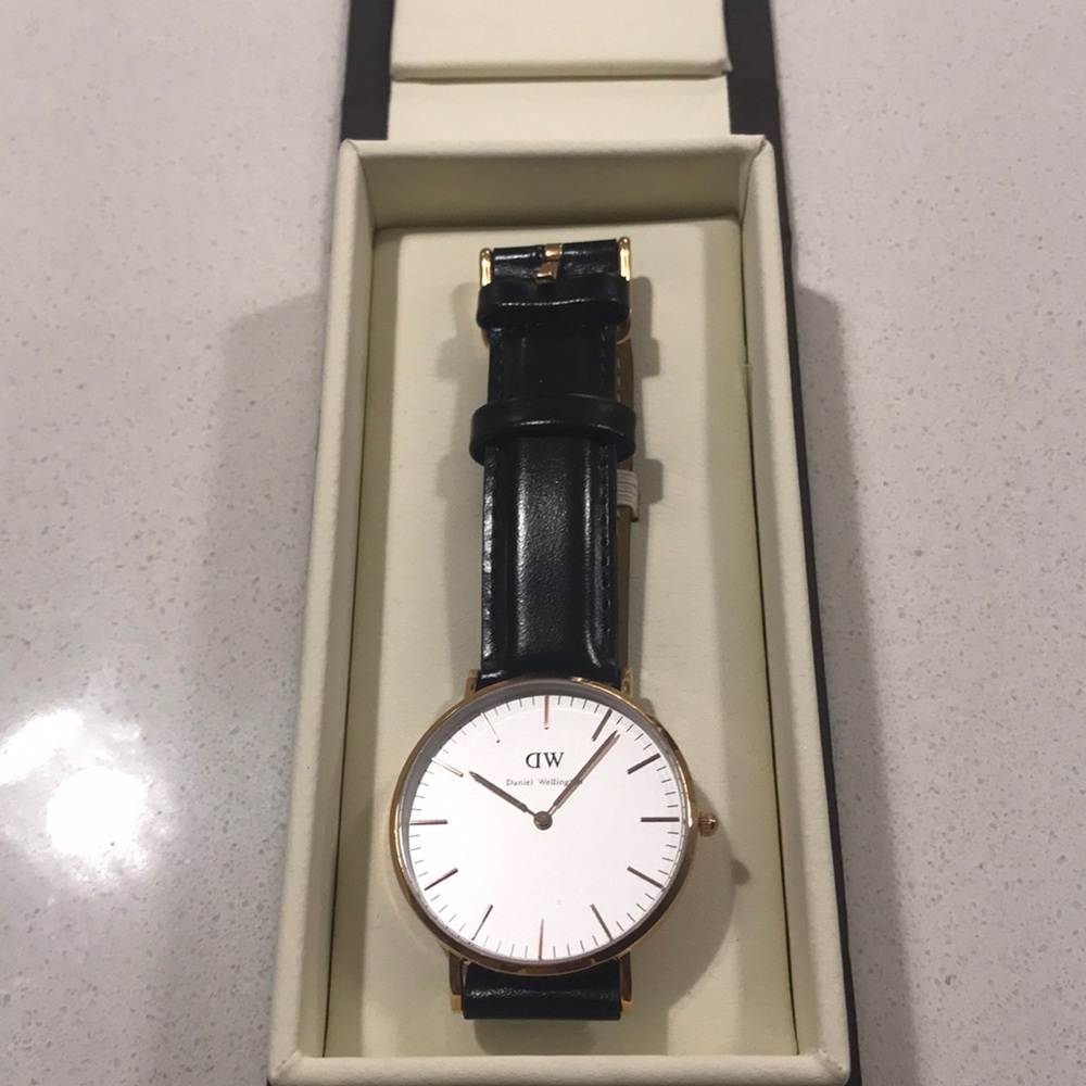 Brand new, never worn Daniel Wellington watch